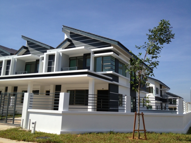 taman seri austin double storey corner house Photo 1