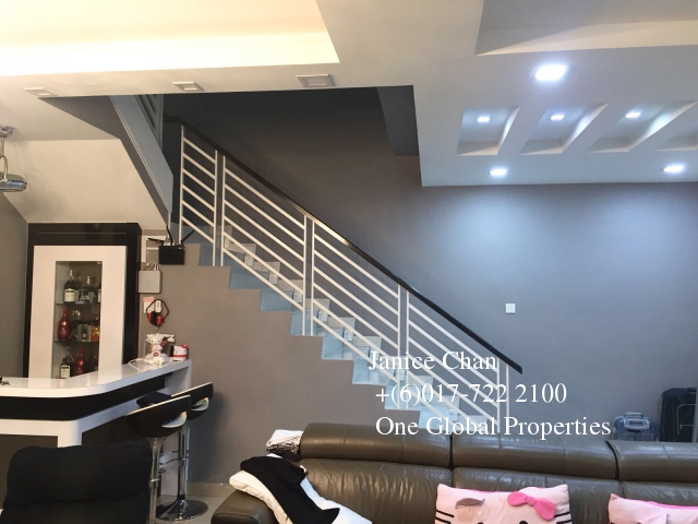 taman seri austin double storey corner house Photo 2